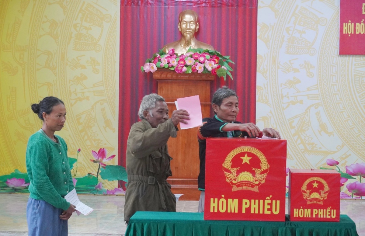 Từ miền núi đến vùng biển Quảng Trị: Gần 1,2 triệu cử tri gửi gắm niềm tin qua từng lá phiếu