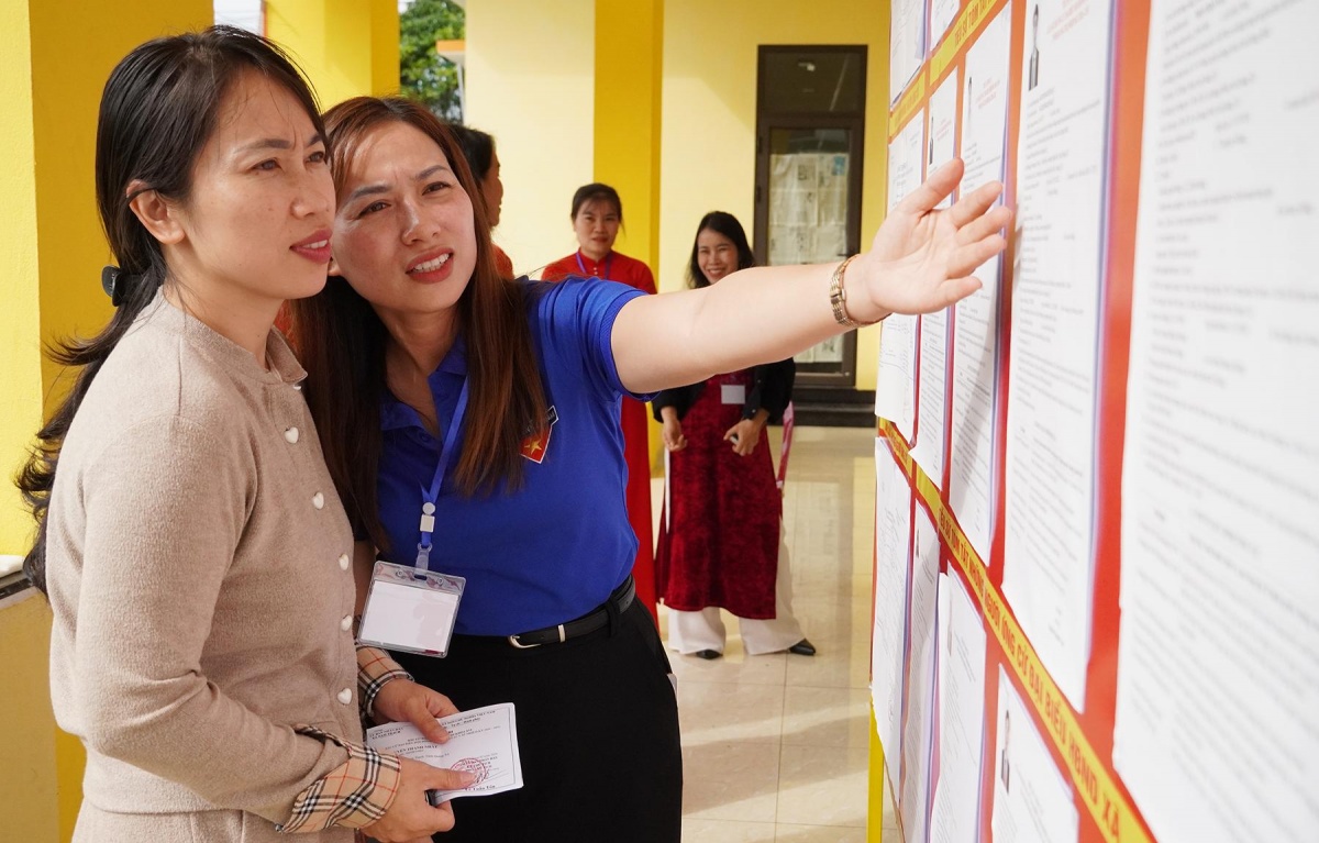 Từ miền núi đến vùng biển Quảng Trị: Gần 1,2 triệu cử tri gửi gắm niềm tin qua từng lá phiếu