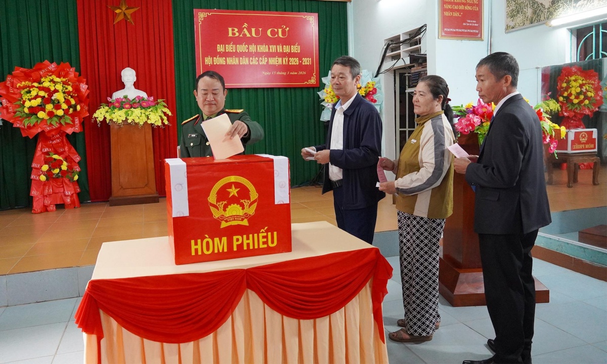 Từ miền núi đến vùng biển Quảng Trị: Gần 1,2 triệu cử tri gửi gắm niềm tin qua từng lá phiếu