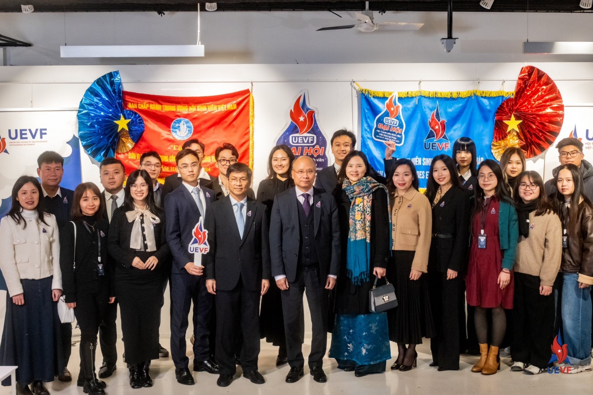 Giữ vững niềm tin giữa “kinh đô ánh sáng” - Kỳ 1: “Hạt nhân” chính trị tại Paris