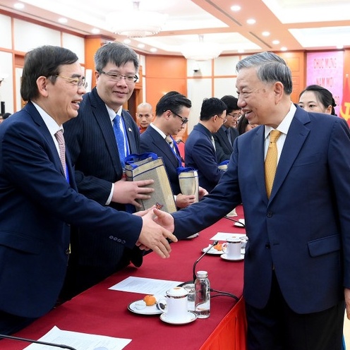 Giữ vững niềm tin giữa “kinh đô ánh sáng” - Kỳ 3: Khát vọng vươn mình từ sức mạnh đại đoàn kết