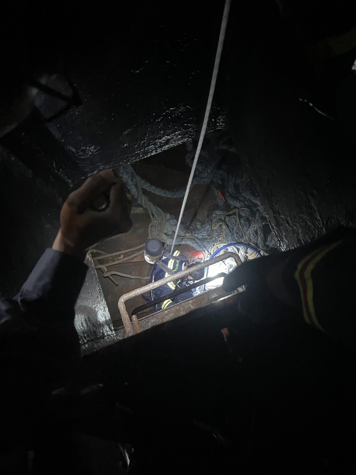 Đội Chữa cháy và Cứu nạn cứu hộ trong vụ tai nạn. Ảnh: ĐV