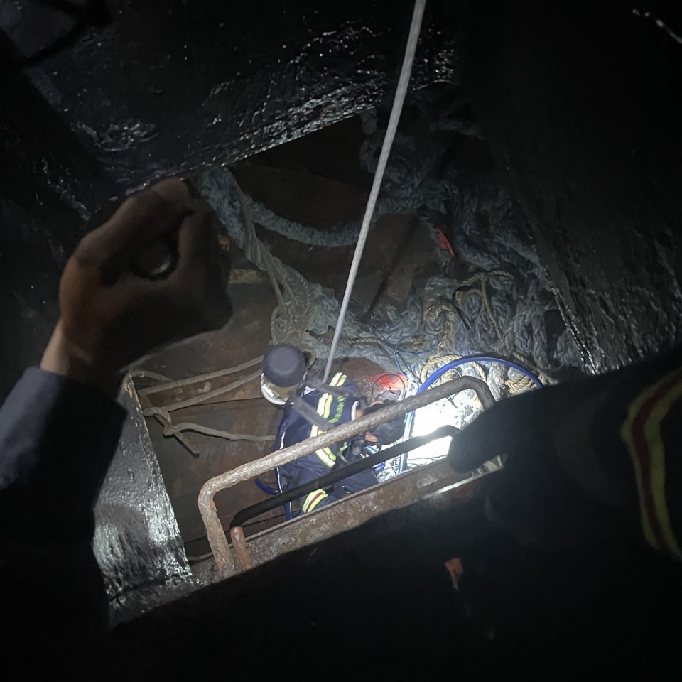 3 người tử vong trên tàu ở Khánh Hòa: Nỗ lực cứu hộ xuyên đêm trong hầm kín