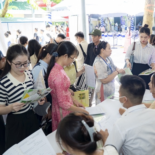 Doanh nghiệp khát nhân lực, người lao động vẫn khó tìm việc