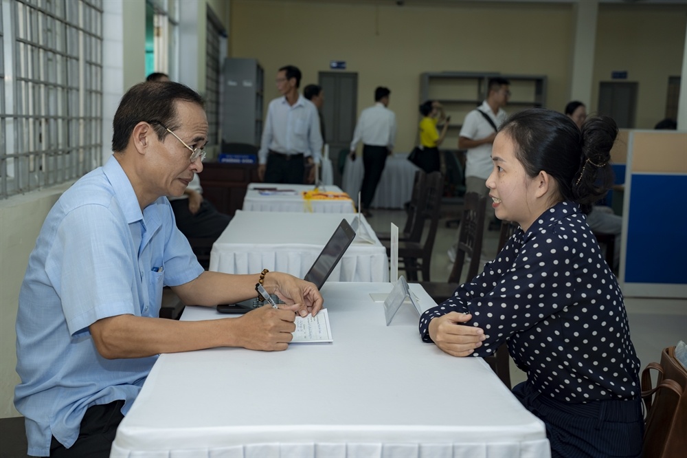 Doanh nghiệp khát nhân lực, người lao động vẫn khó tìm việc Doanh nghiệp khát nhân lực, người lao động vẫn khó tìm việc