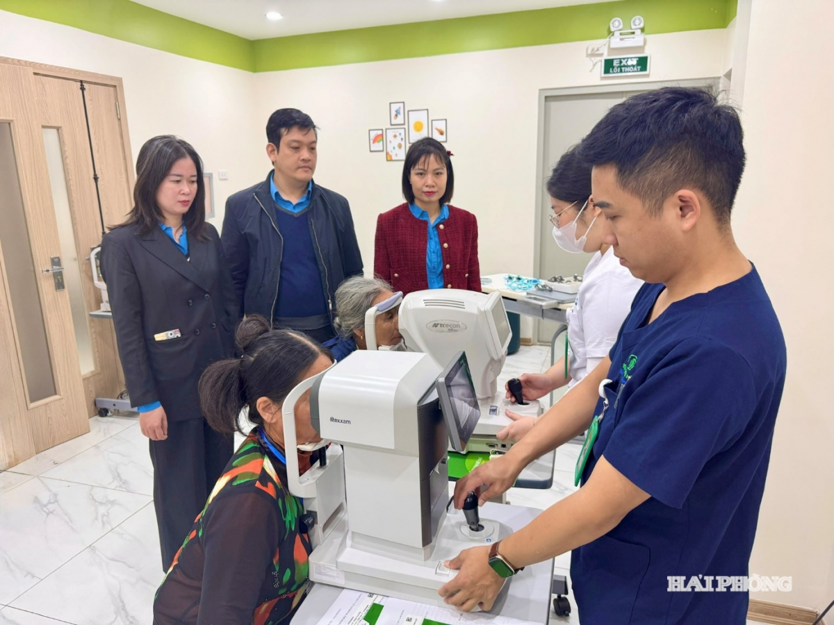 Liên đoàn Lao động thành phố phối hợp Bệnh viện Mắt Hà Nội - Hải Phòng tổ chức chương trình phẫu thuật thay thủy tinh thể miễn phí cho 500 người lao động và thân nhân trên địa bàn thành phố.