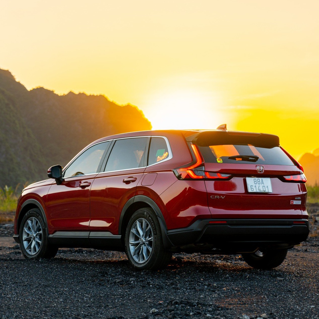 Honda ra mắt CR-V bản xăng 2026 nâng cấp, giá từ 1,039 tỷ đồng