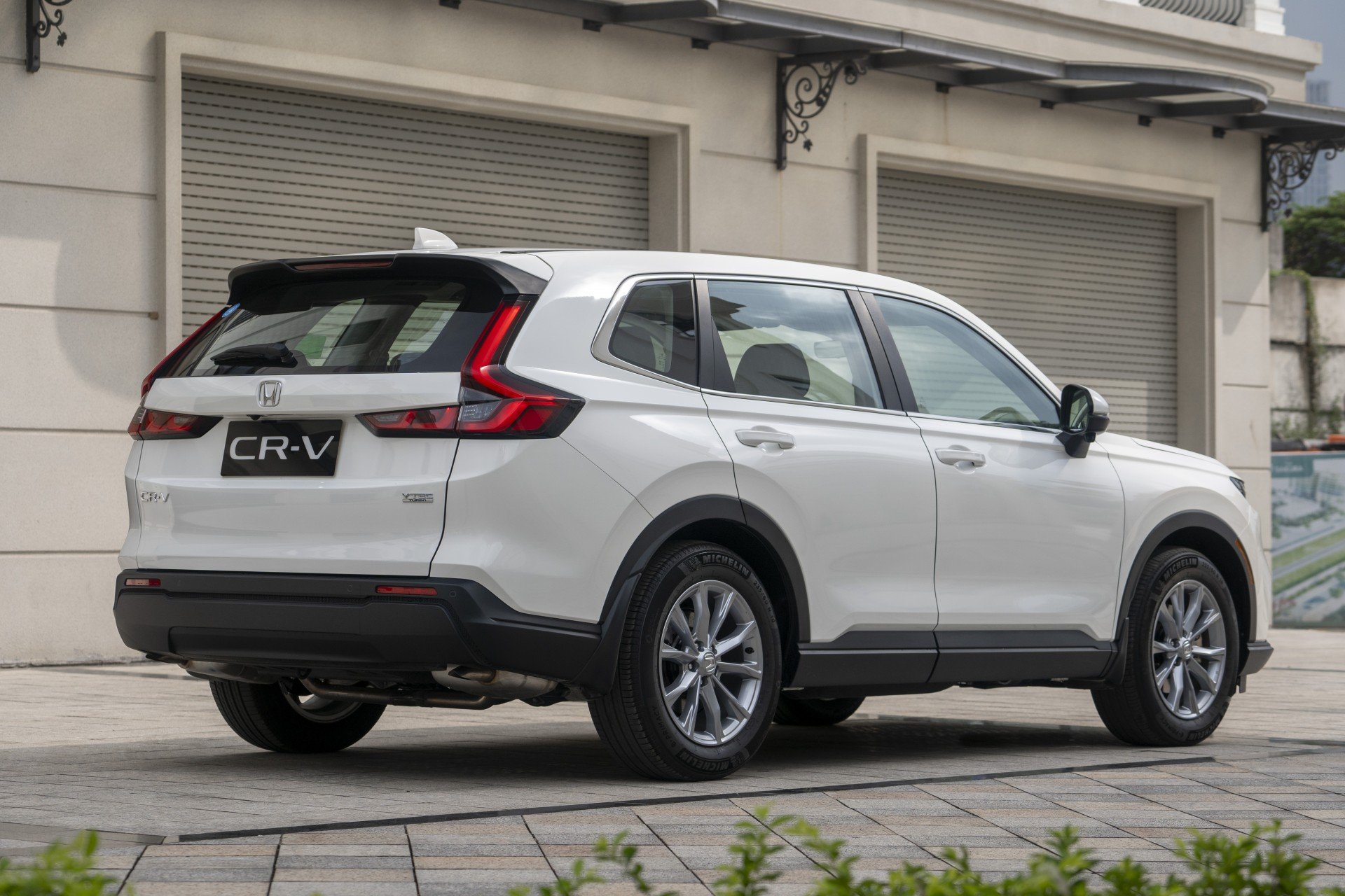 Honda ra mắt CR-V bản xăng 2026 nâng cấp, giá từ 1,039 tỷ đồng