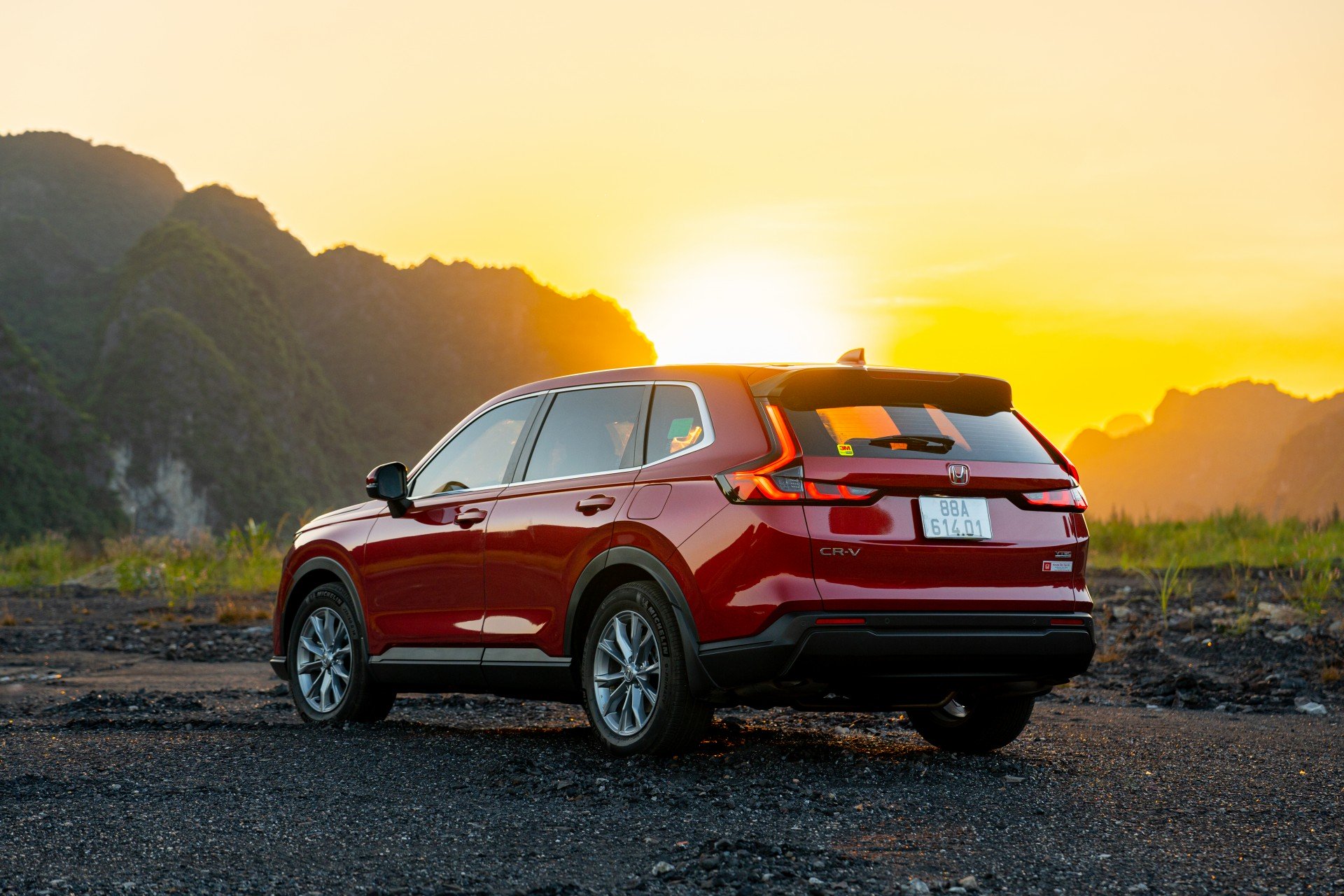 Honda ra mắt CR-V bản xăng 2026 nâng cấp, giá từ 1,039 tỷ đồng