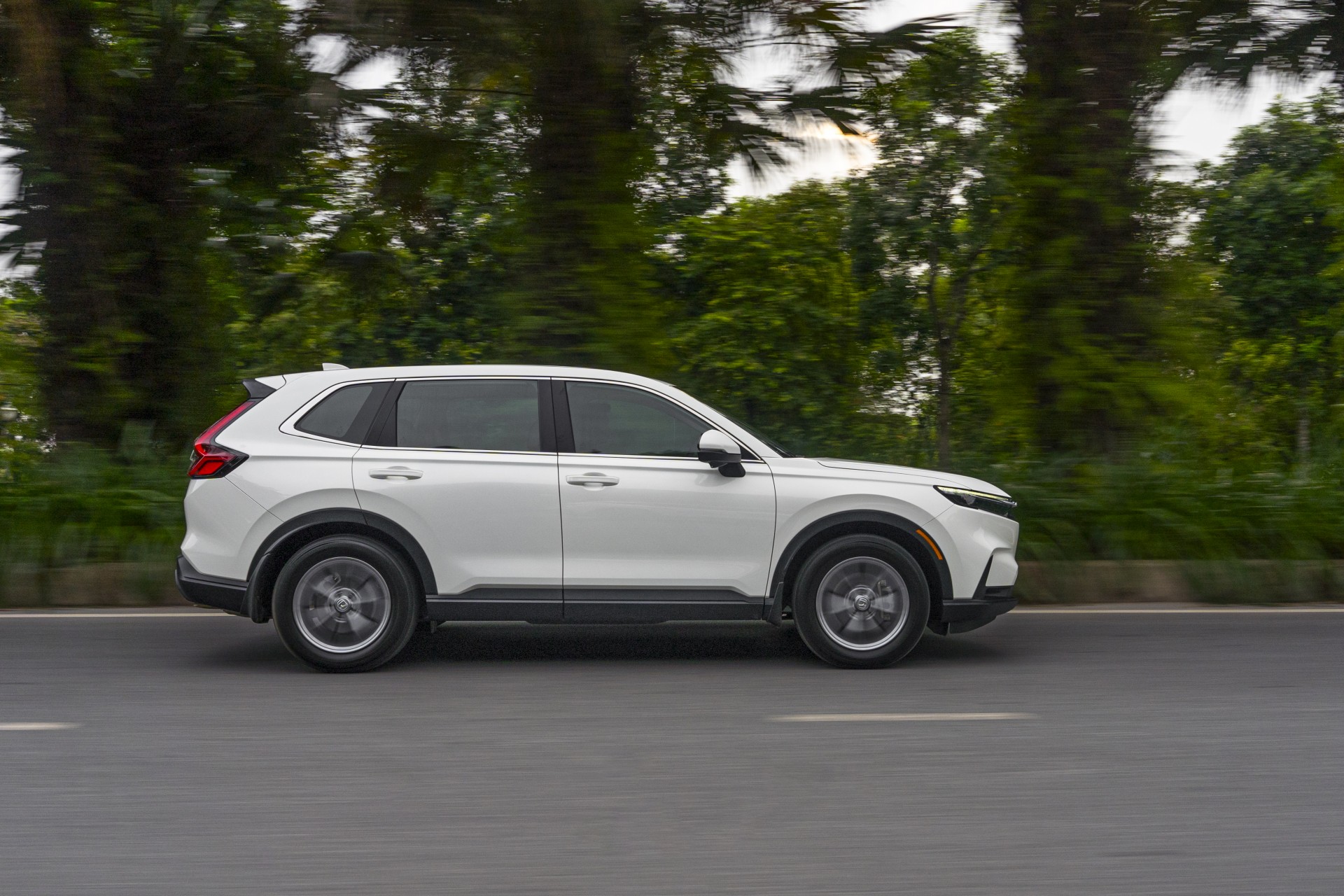 Honda ra mắt CR-V bản xăng 2026 nâng cấp, giá từ 1,039 tỷ đồng