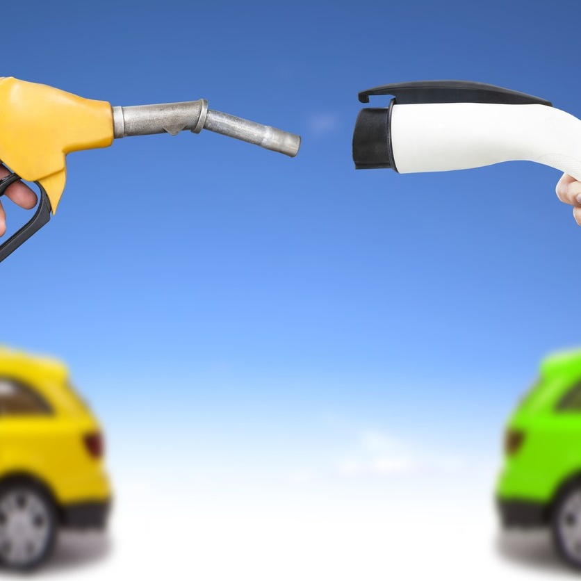 Vì giá xăng dầu tăng, người dùng xe động cơ đốt trong chịu ảnh hưởng gấp 5 lần người dùng xe điện