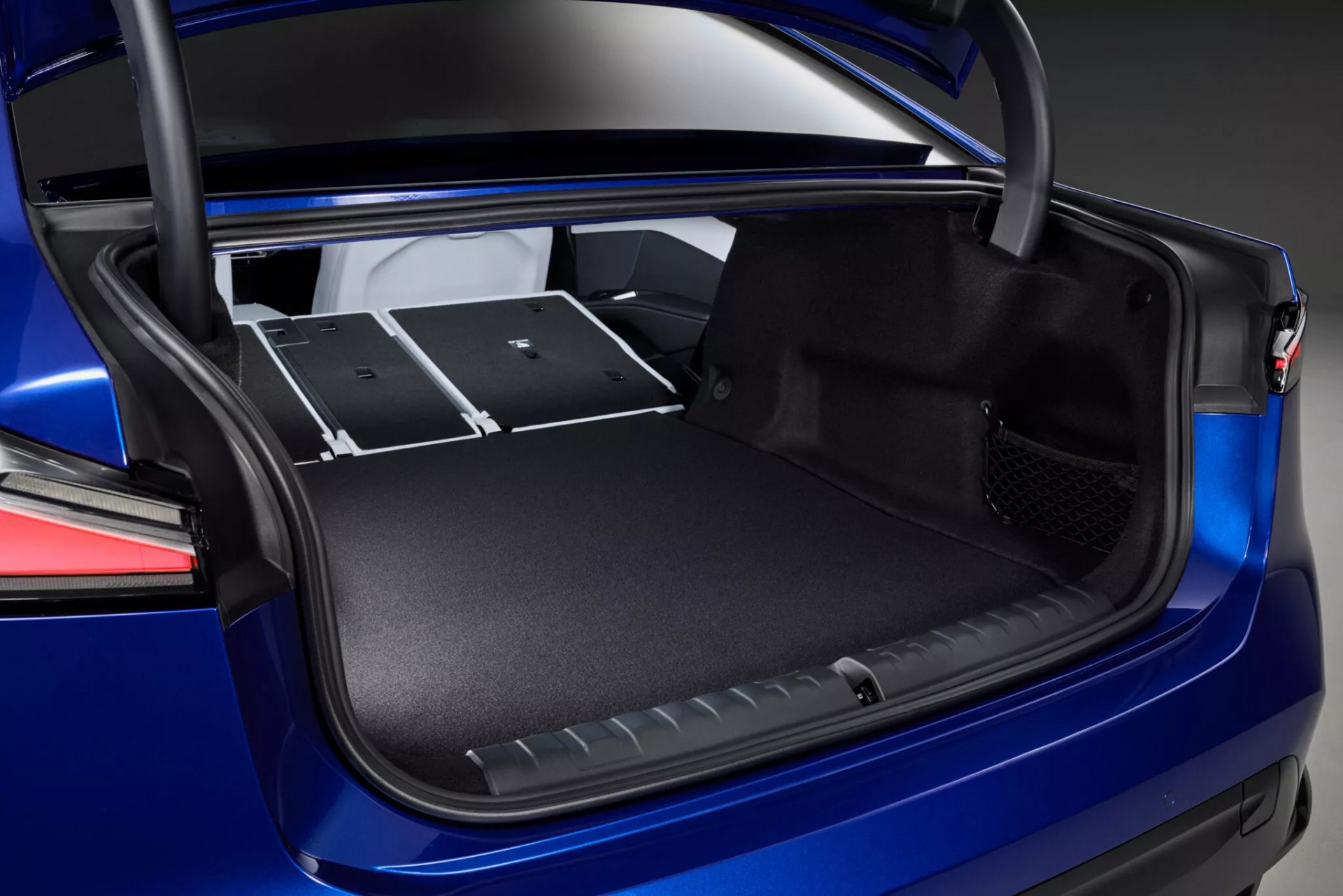 Không gian cốp hành lý của BMW i3 2027