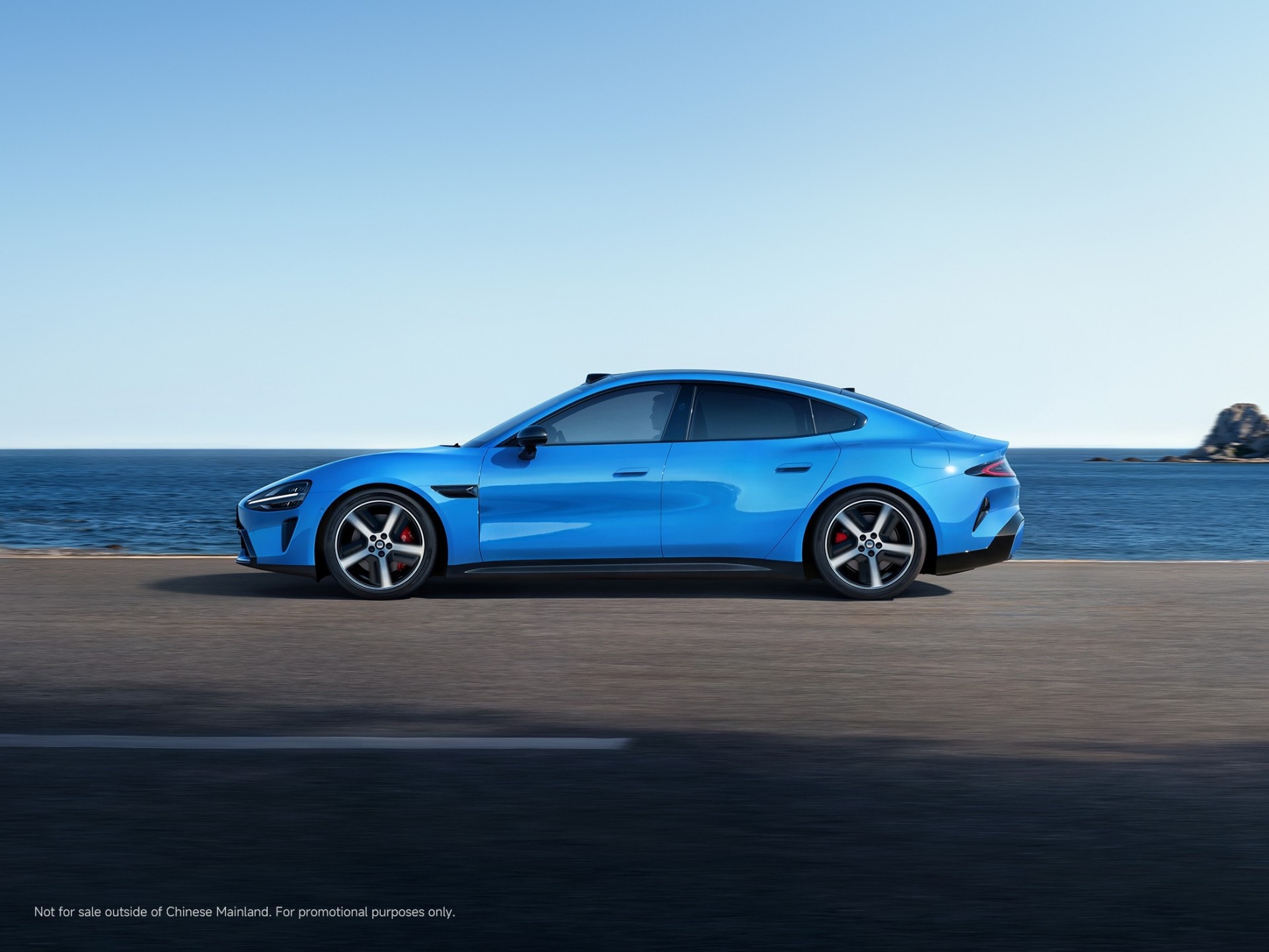 Phía bên của Xiaomi SU7 2026