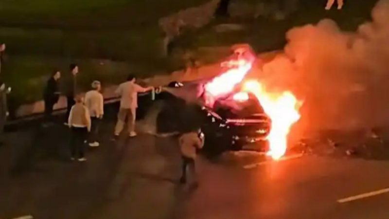 Vụ tài xế Xiaomi SU7 bị thiêu sống sau tai nạn: Nguyên nhân cửa không thể mở vì mất điện