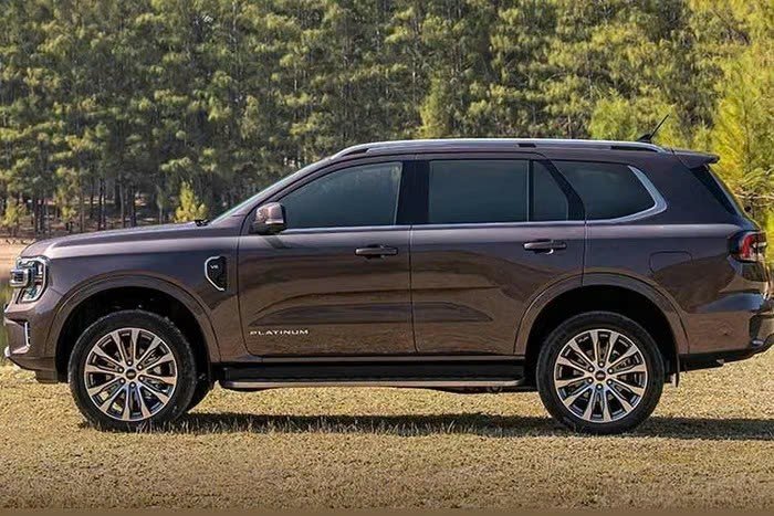 Ford Everest Platinum 2026 máy dầu 2.0L từ 1,4 tỷ đồng, sắp về Việt Nam