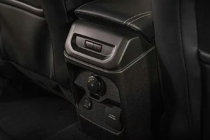 Ford Everest Platinum 2026 máy dầu 2.0L từ 1,4 tỷ đồng, sắp về Việt Nam