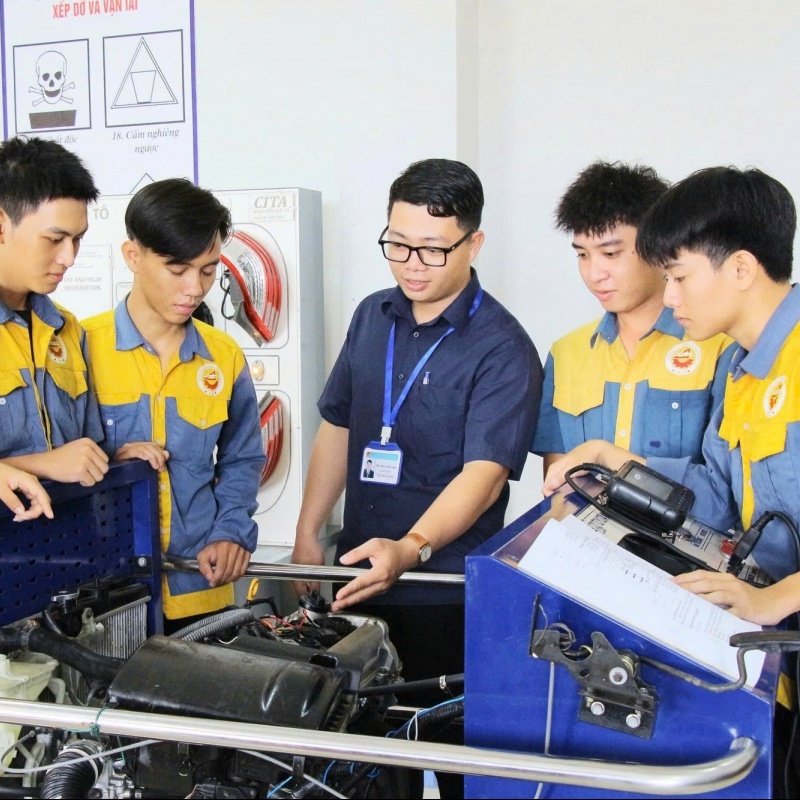 dao tao nghe cho thanh nien go nut that de tu hoc nghe den lap nghiep