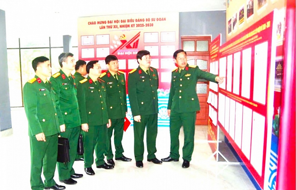 Đoàn công tác kiểm tra thực tế tại các điểm bầu cử. Ảnh: Hải Hoàng Đoàn công tác kiểm tra thực tế tại các điểm bầu cử. Ảnh: Hải Hoàng