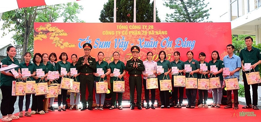 Agatex 28 chăm lo Tết cho người lao động - nghĩa tình trong mỗi nhịp máy reo Agatex 28 chăm lo Tết cho người lao động - nghĩa tình trong mỗi nhịp máy reo