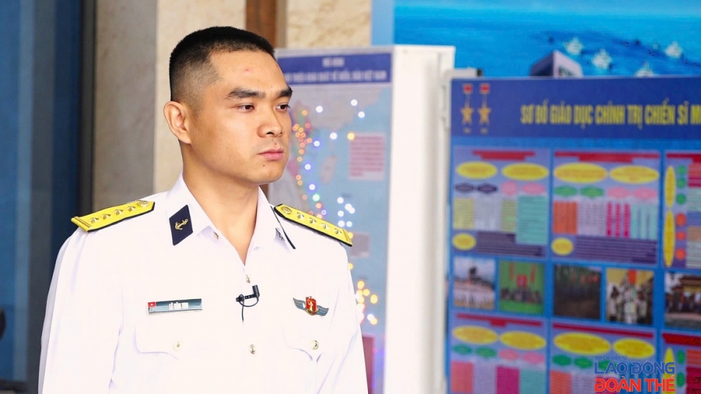 Đại úy Lê Văn Thu, Lữ đoàn Tàu ngầm 189 (Quân chủng Hải quân). Ảnh: Văn Quân