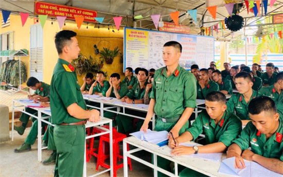 Giáo dục pháp luật tập trung tại đơn vị. Ảnh: ĐVCC Giáo dục pháp luật tập trung tại đơn vị. Ảnh: ĐVCC