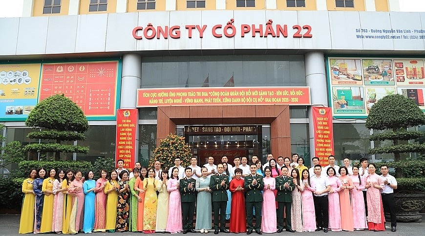 Lãnh đạo Công ty Cổ phần 22 cùng các đại biểu dự lễ phát động. Ảnh: Thăng Bảy