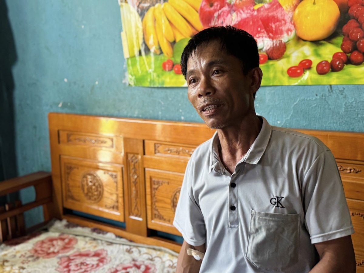 Đối mặt sóng dữ, người đàn ông kịp thời cứu 2 trẻ nhỏ Đối mặt sóng dữ, người đàn ông kịp thời cứu 2 trẻ nhỏ