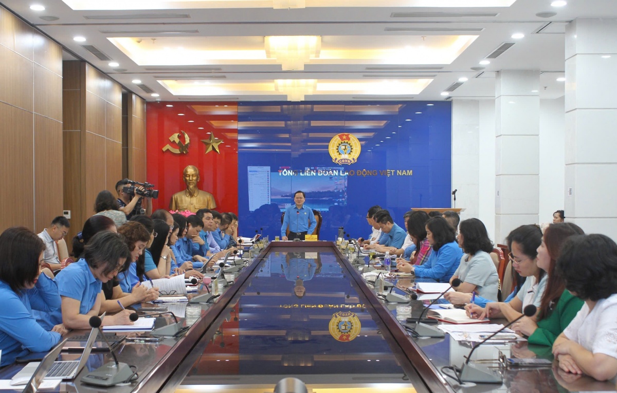 Tăng cường “sức đề kháng” tư tưởng cho công nhân trong kỷ nguyên số Tăng cường “sức đề kháng” tư tưởng cho công nhân trong kỷ nguyên số