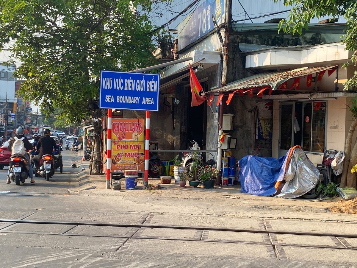 Hành hung nhân viên gác chắn đường sắt: Cần xử lý nghiêm để bảo vệ người lao động Hành hung nhân viên gác chắn đường sắt: Cần xử lý nghiêm để bảo vệ người lao động