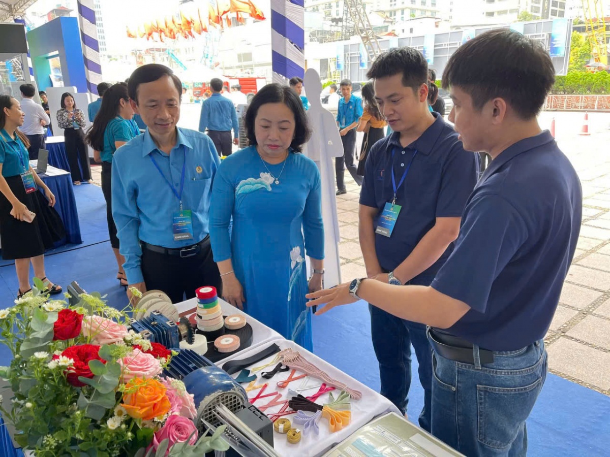 Nữ Chủ tịch Công đoàn “truyền lửa” sáng kiến ở Công ty Đà Nẵng Telala