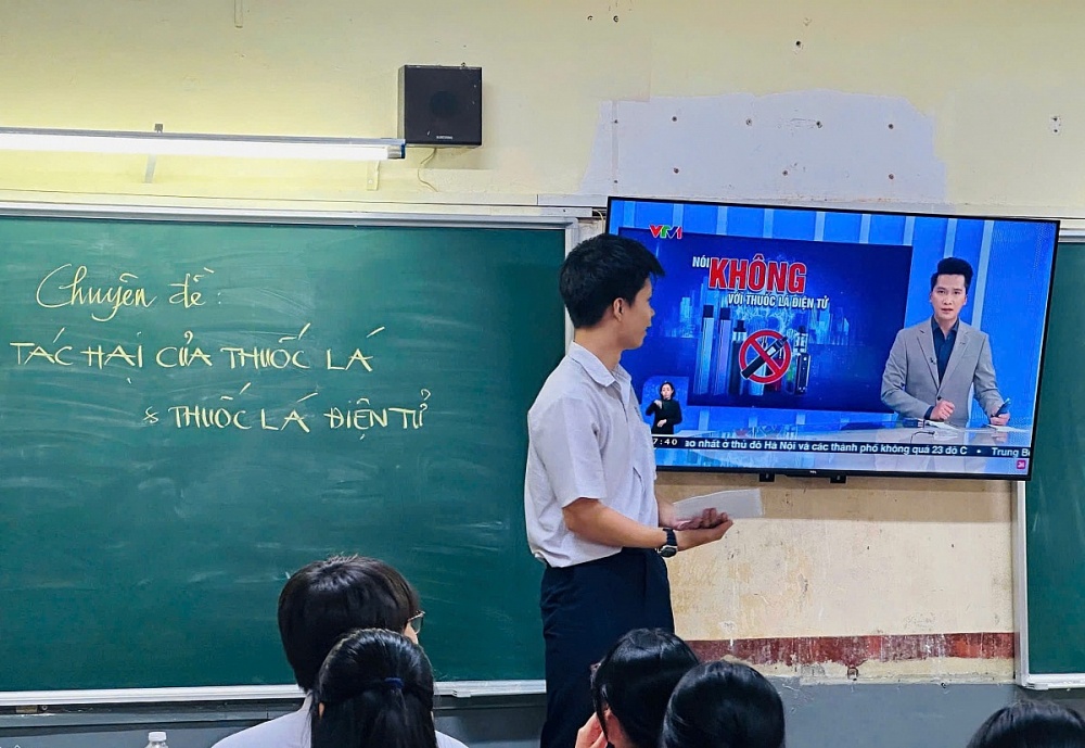 Một tiết học chuyên đề tác hại của thuốc lá và thuốc lá tại trưởng THPT Marie Curie (TP.HCM). Ảnh: NVCC