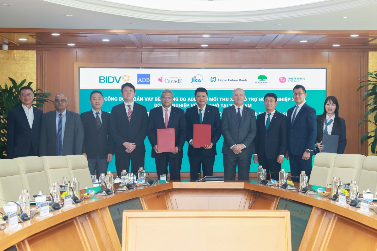 ADB, BIDV và các đối tác công bố khoản vay bền vững 250 triệu USD ADB, BIDV và các đối tác công bố khoản vay bền vững 250 triệu USD