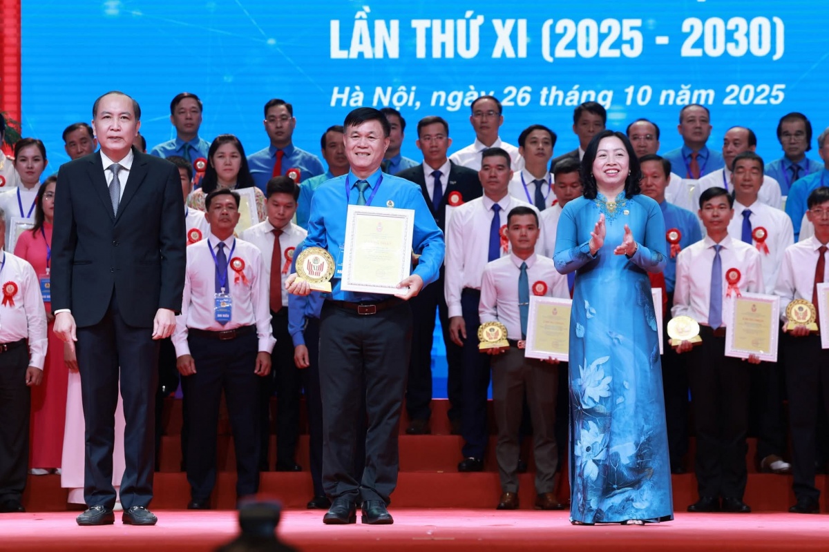 Tuyên dương 101 chủ tịch công đoàn cơ sở xuất sắc trong đối thoại, thương lượng Tuyên dương 101 chủ tịch công đoàn cơ sở xuất sắc trong đối thoại, thương lượng