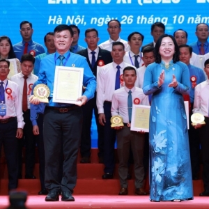 Tuyên dương 101 chủ tịch công đoàn cơ sở xuất sắc trong đối thoại, thương lượng
