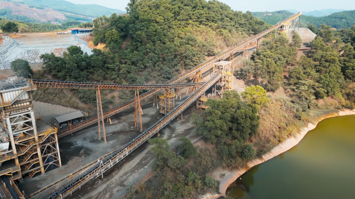 Một góc dây chuyền chế biến khoáng sản tại Nhà máy Núi Pháo Một góc dây chuyền chế biến khoáng sản tại Nhà máy Núi Pháo