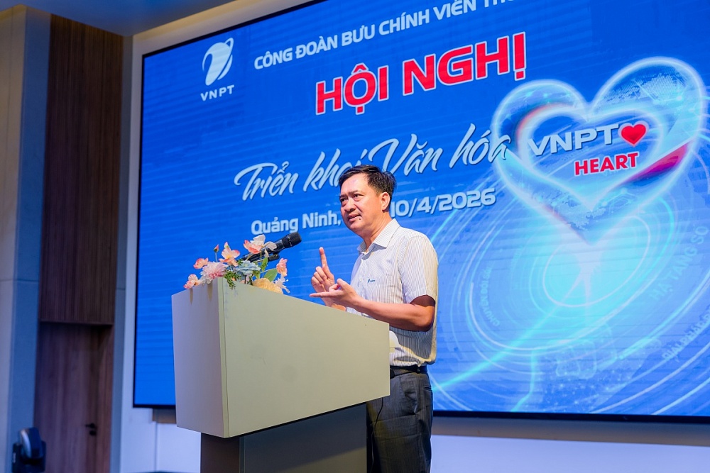 Đồng chí Nguyễn Nam Long - Phó Tổng giám đốc Tập đoàn quán triệt về nền tảng Văn hóa VNPT trong giai đoạn mới - gắn với chiến lược phát triển của Tập đoàn. Ảnh: ĐVCC
