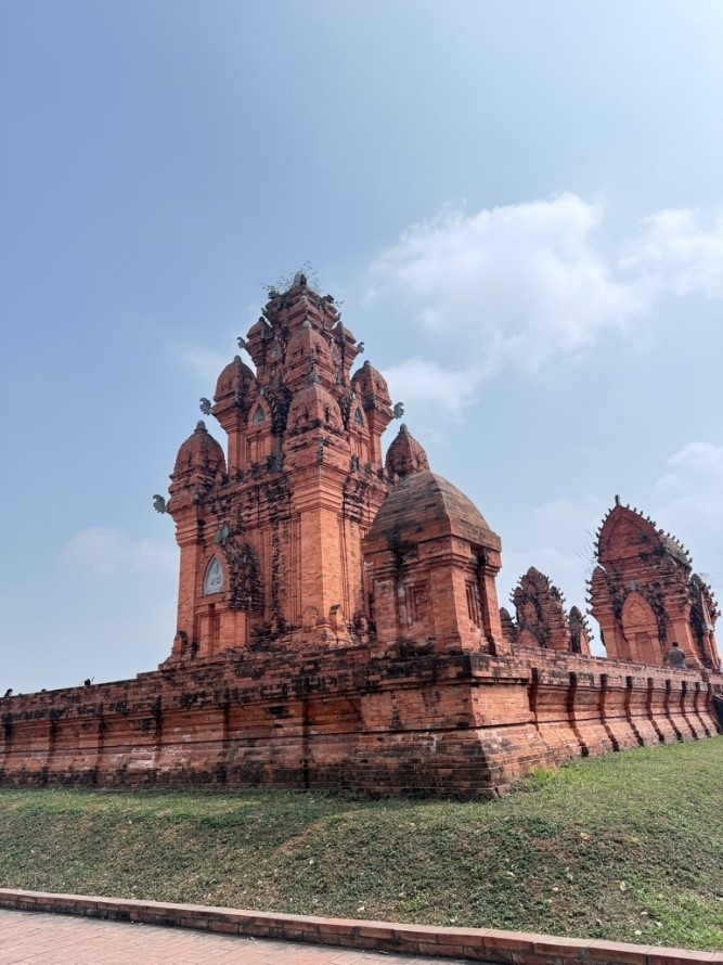 Đất nước thu nhỏ giữa lòng Hà Nội