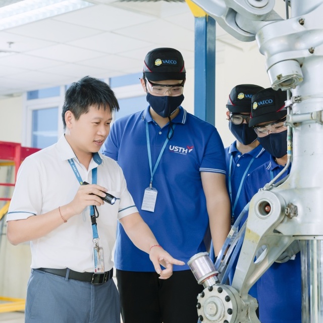 Nâng tầm kỹ năng lao động Việt Nam: Từ “gia công kỹ thuật” đến đạt chuẩn mực toàn cầu