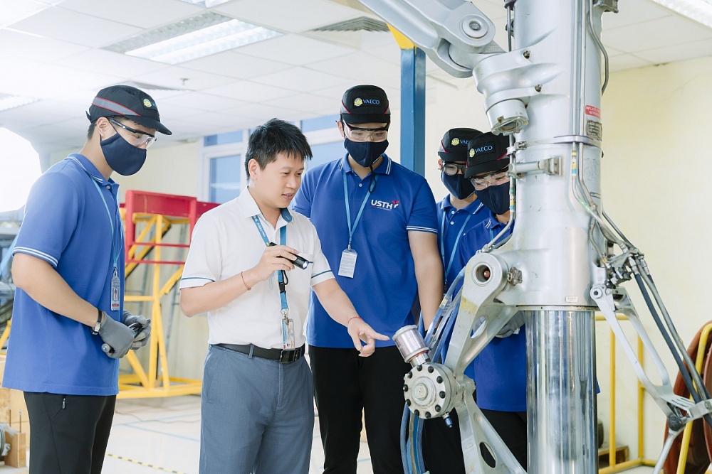 Nâng tầm kỹ năng lao động Việt Nam: Từ “gia công kỹ thuật” đến đạt chuẩn mực toàn cầu