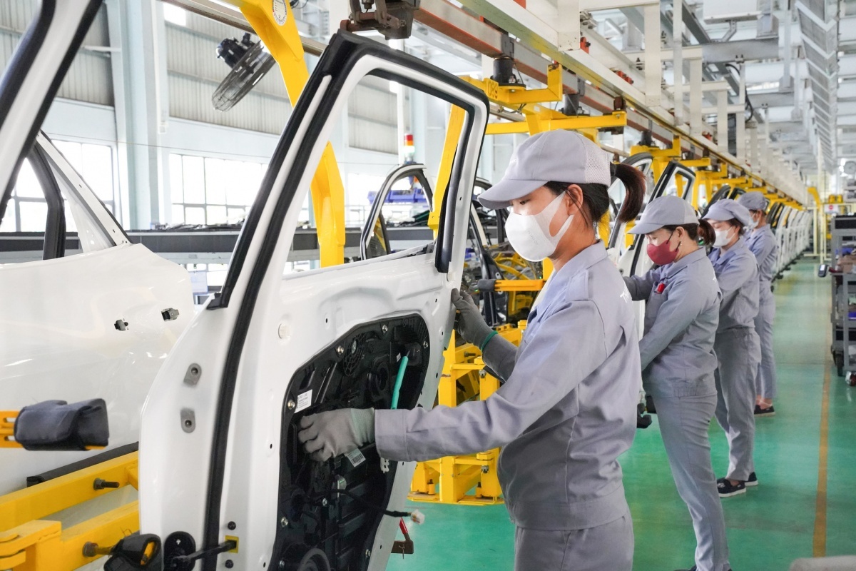 Vận dụng lý luận của Chủ nghĩa Mác - Lênin về giai cấp công nhân trong xây dựng giai cấp công nhân Việt Nam hiện đại, lớn mạnh
