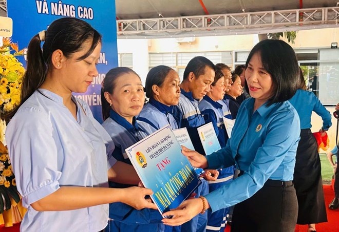 Xây dựng giai cấp công nhân Việt Nam hiện đại, lớn mạnh: Định hướng và giải pháp chiến lược trong bối cảnh mới