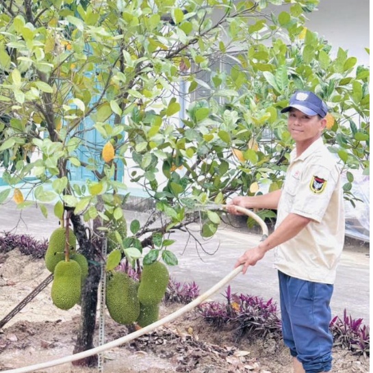 “Vườn cây Công đoàn”: Nơi công nhân thêm yêu nhà máy của mình
