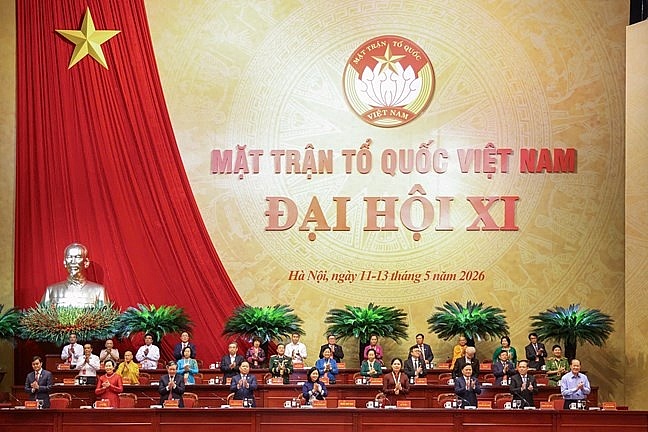   Đoàn Chủ tịch điều hành phiên làm việc đầu tiên. Ảnh: MTTQVN