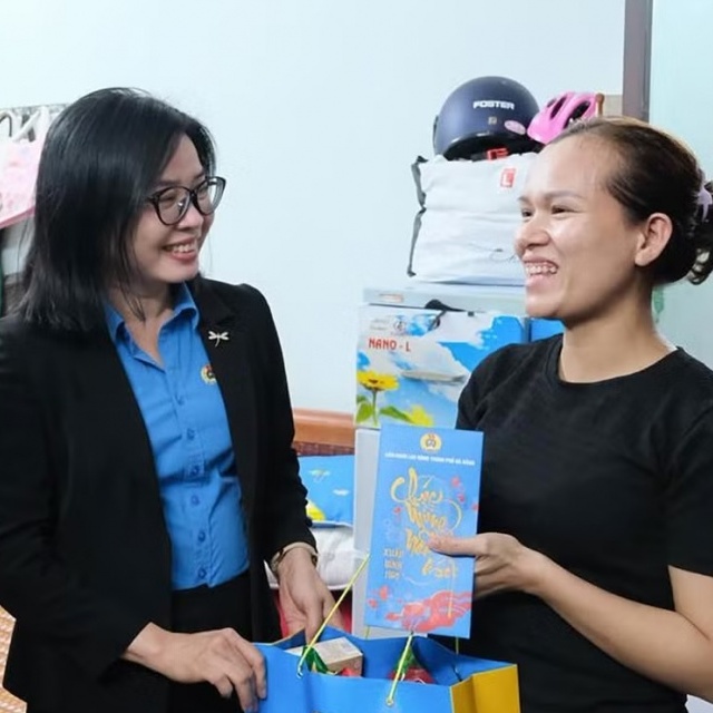 Tết của những công nhân không có chuyến xe hồi hương