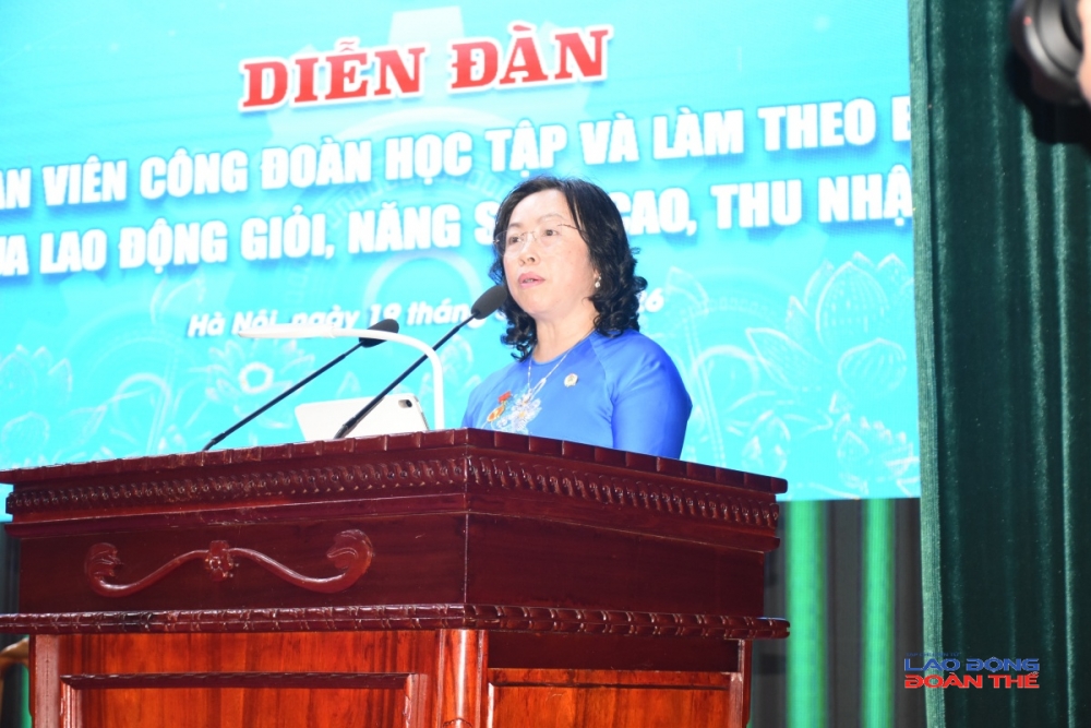Đồng chí Thái Thu Xương, Phó Chủ tịch Thường trực Tổng Liên đoàn Lao động Việt Nam phát biểu khai mạc và đề dẫn Diễn đàn. Ảnh: Nguyễn Việt Đồng chí Thái Thu Xương, Phó Chủ tịch Thường trực Tổng Liên đoàn Lao động Việt Nam phát biểu khai mạc và đề dẫn Diễn đàn. Ảnh: Nguyễn Việt
