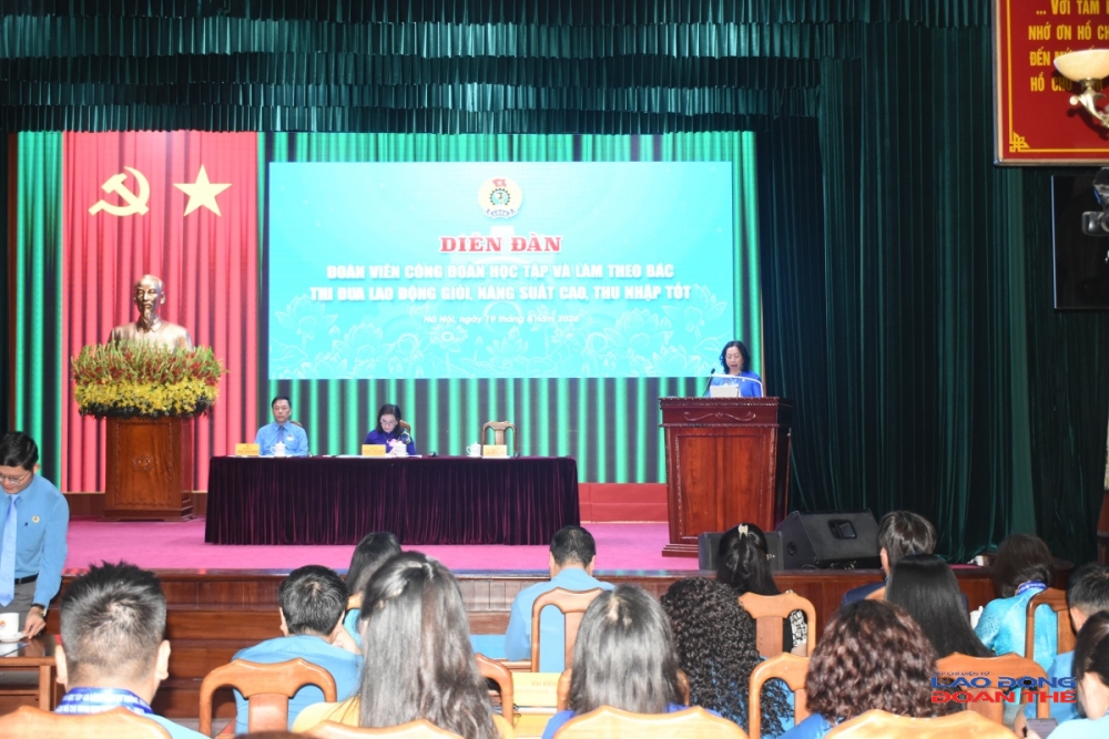 Đồng chí Thái Thu Xương, Phó Chủ tịch Thường trực Tổng Liên đoàn Lao động Việt Nam phát biểu khai mạc và đề dẫn Diễn đàn. Ảnh: Nguyễn Việt Đồng chí Thái Thu Xương, Phó Chủ tịch Thường trực Tổng Liên đoàn Lao động Việt Nam phát biểu khai mạc và đề dẫn Diễn đàn. Ảnh: Nguyễn Việt