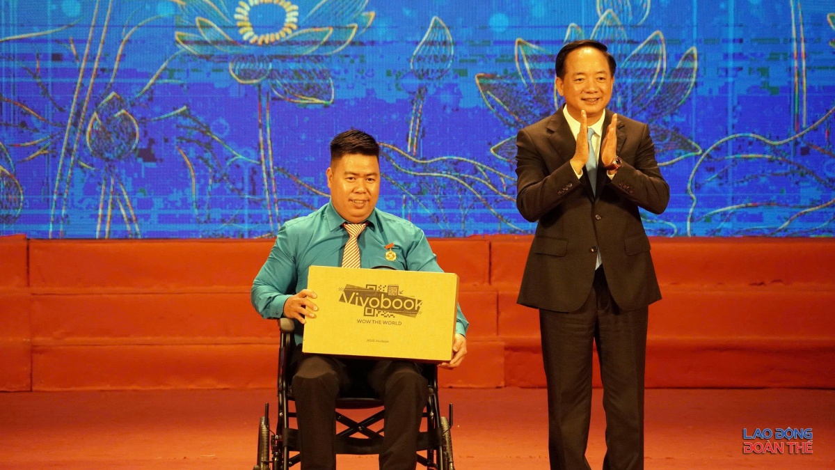 “Tôi mất đi nhiều thứ nhưng không được phép đánh mất niềm tin” “Tôi mất đi nhiều thứ nhưng không được phép đánh mất niềm tin”