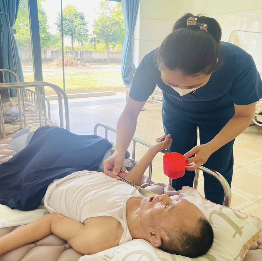 Người giữ ngọn lửa yêu thương nơi những mảnh đời yếu thế Người giữ ngọn lửa yêu thương nơi những mảnh đời yếu thế