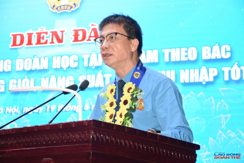TS. Nguyễn Ngọc Ân, Chủ tịch Công đoàn Giáo dục Việt Nam phát biểu tham luận tại Diễn đàn. Ảnh: Nguyễn Việt