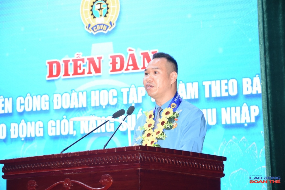 đồng chí Nguyễn Quang Toàn, Tổng Giám đốc Công ty Cổ phần Gạch Ngói Đất Việt phát biểu tham luận tại Diễn đàn. Ảnh: Nguyễn Việt đồng chí Nguyễn Quang Toàn, Tổng Giám đốc Công ty Cổ phần Gạch Ngói Đất Việt phát biểu tham luận tại Diễn đàn. Ảnh: Nguyễn Việt
